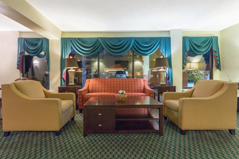 Super 8 By Wyndham Orangeburg Hotel Exterior photo